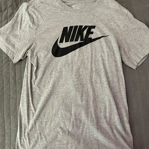 Mens grey small grey nike t-shirt